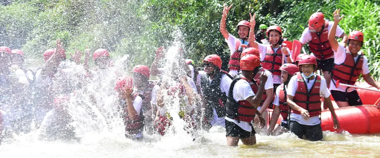 Pemandangan alam hijau Bogor sebagai lokasi petualangan rafting dan offroad DS Production